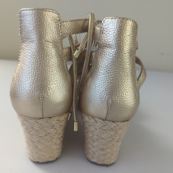 Vionic women's Calypso gold metallic espedrille send a lace-up wedge size 6.5 - Picture 6 of 8